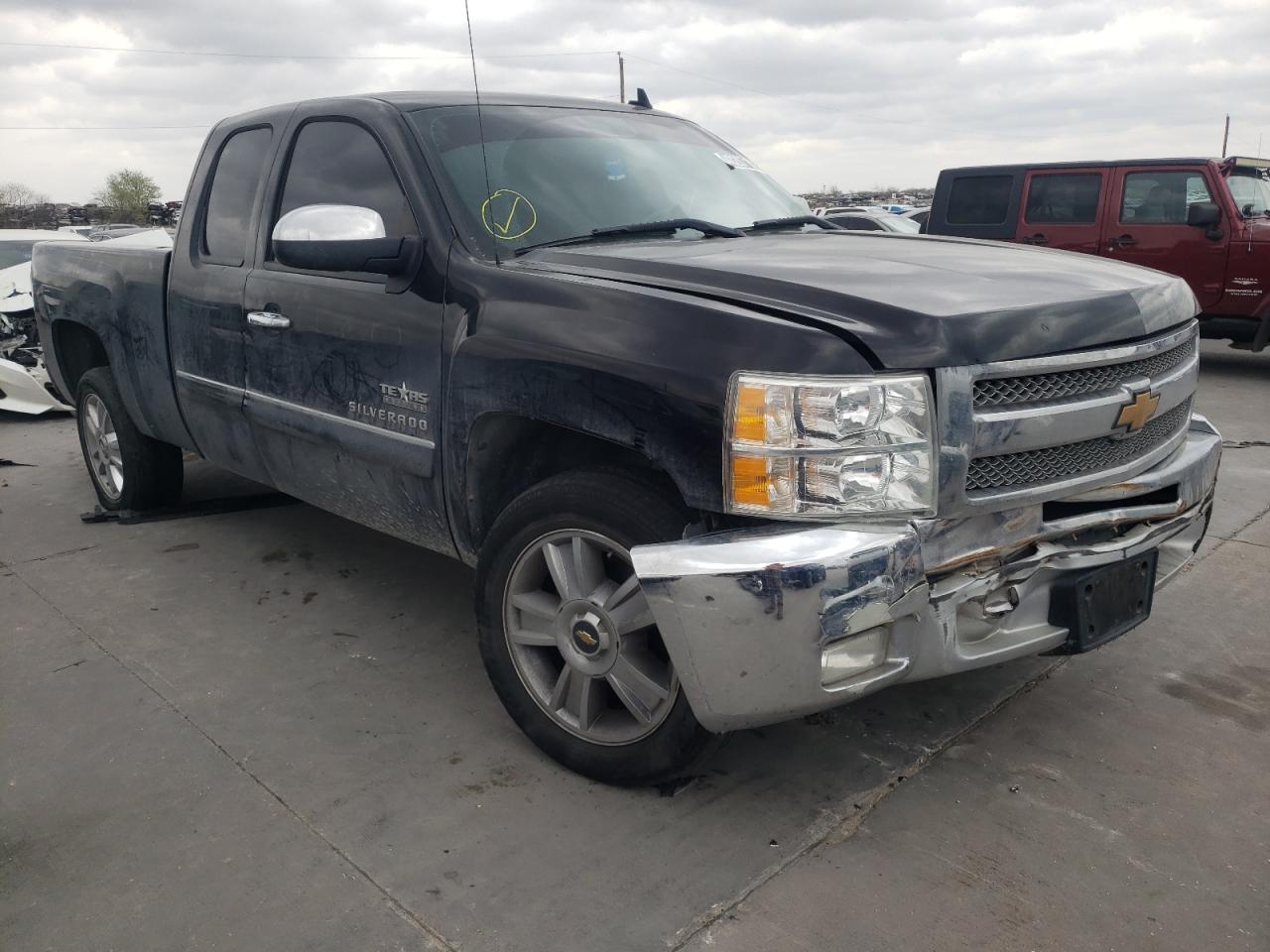 CHEVROLET SILVERADO 2013 with VIN 1GCRCSE03DZ157896 - Photo from auction
