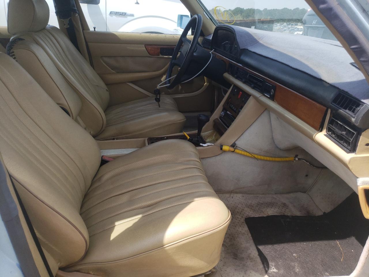 Photo 5 from auction – 1983 MERCEDES-BENZ 300 SD with VIN WDBCB20A4DB044751