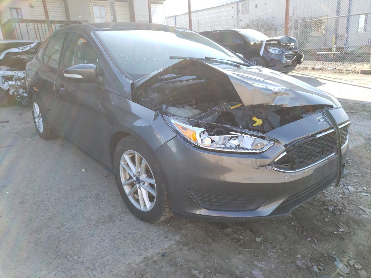 FORD FOCUS SE 2015 with VIN 1FADP3F22FL381418 - Photo from auction