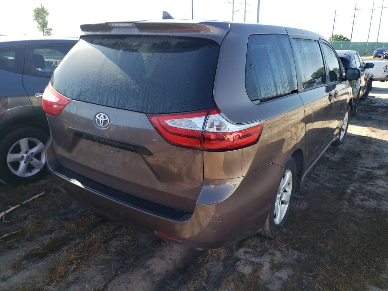 Photo 4 from auction – 2019 TOYOTA SIENNA with VIN 5TDZZ3DC7KS993354