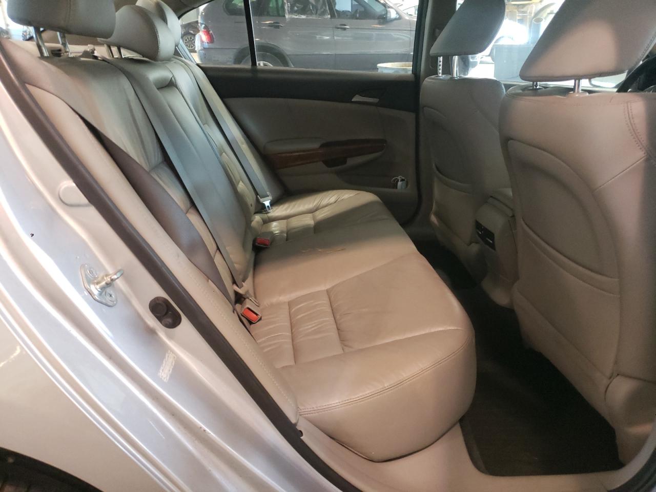 Photo 6 from auction – 2011 HONDA ACCORD EXL with VIN 1HGCP2F83BA028049