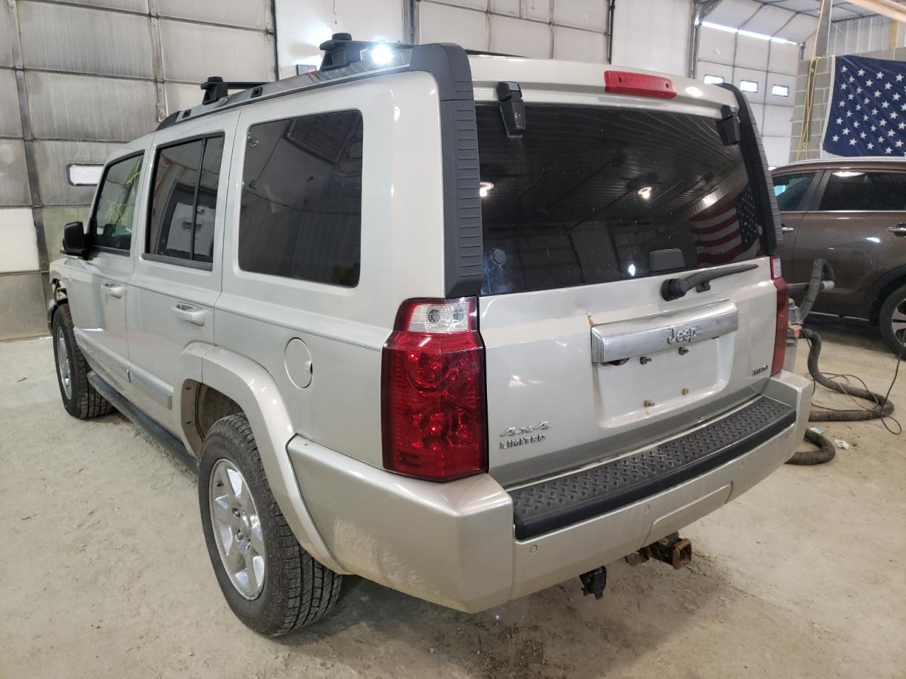 Photo 3 from auction – 2007 JEEP COMMANDER with VIN 1J8HG58297C573210