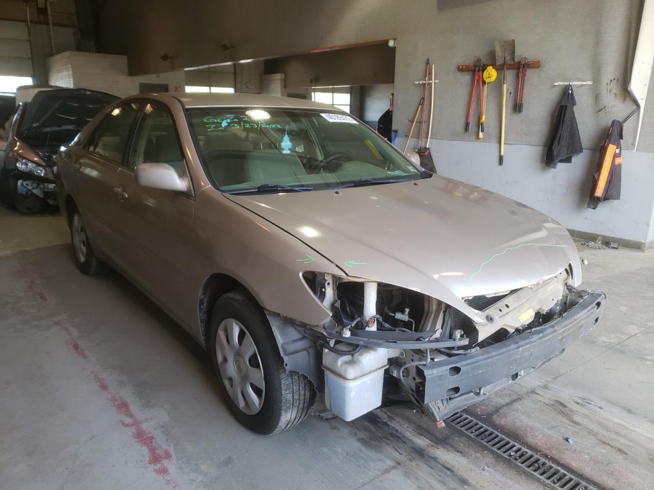 TOYOTA CAMRY LE 2002 with VIN 4T1BE32K62U117163 - Photo from auction