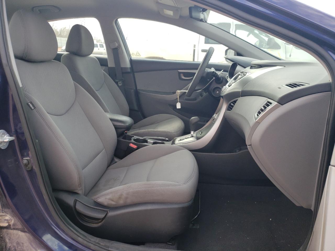 Photo 5 from auction – 2012 HYUNDAI ELANTRA GL with VIN 5NPDH4AE1CH138908