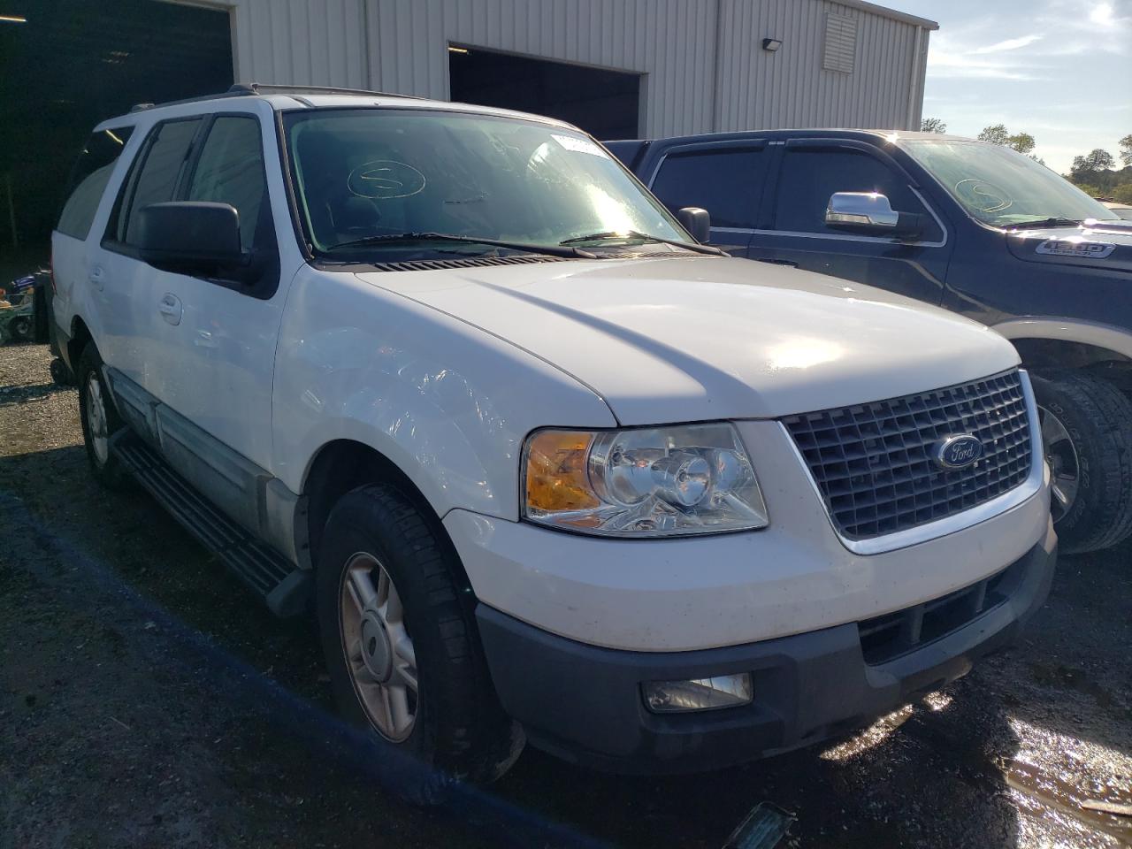 FORD EXPEDITION 2004 with VIN 1FMPU15L24LA74676 - Photo from auction