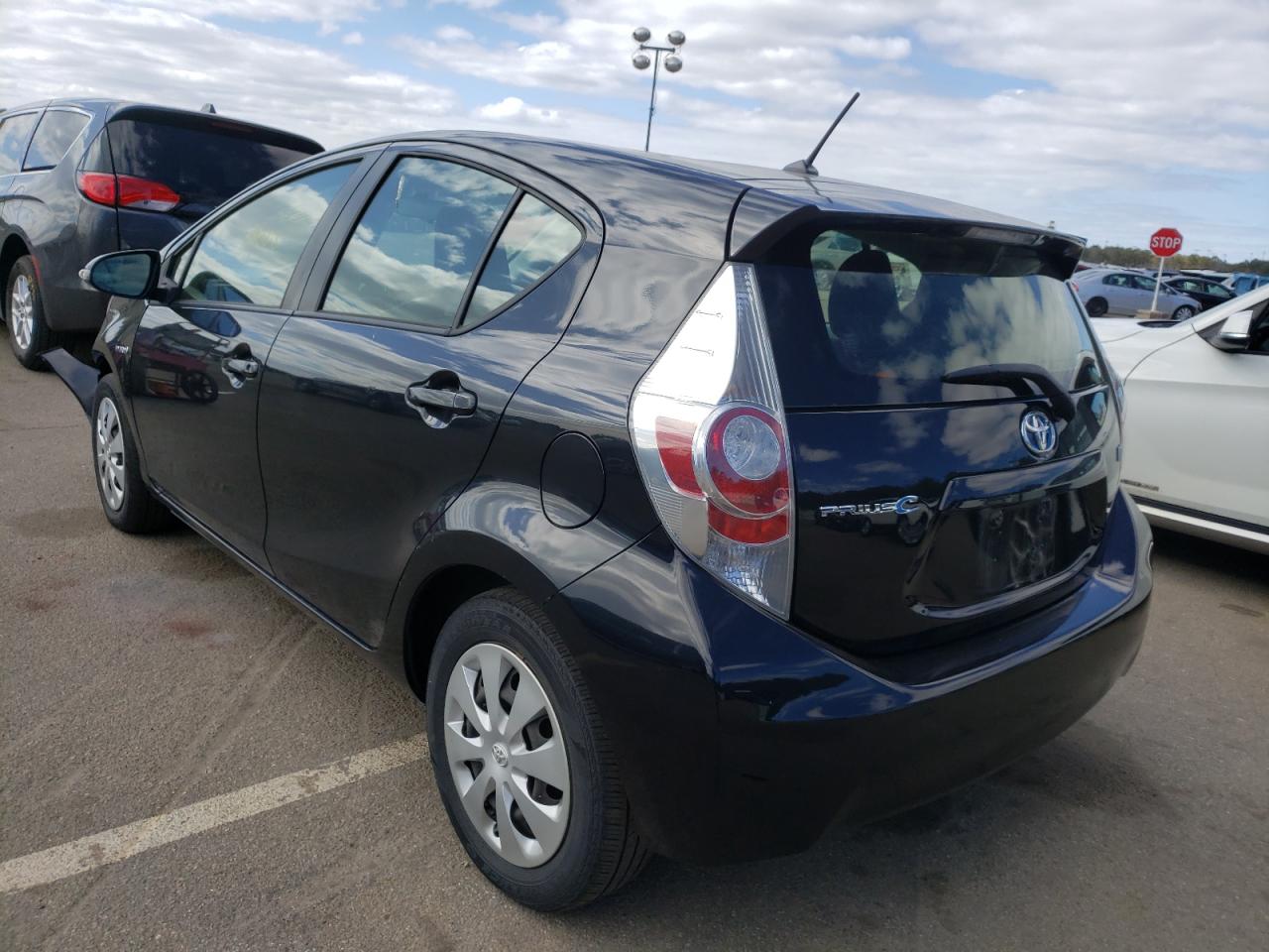 Photo 3 from auction – 2014 TOYOTA PRIUS C with VIN JTDKDTB34E1573989