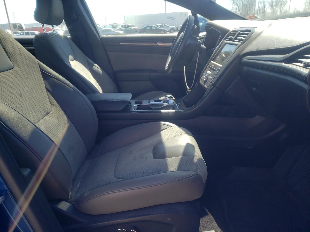 Photo 5 from auction – 2017 FORD FUSION SPO with VIN 3FA6P0VP8HR170121