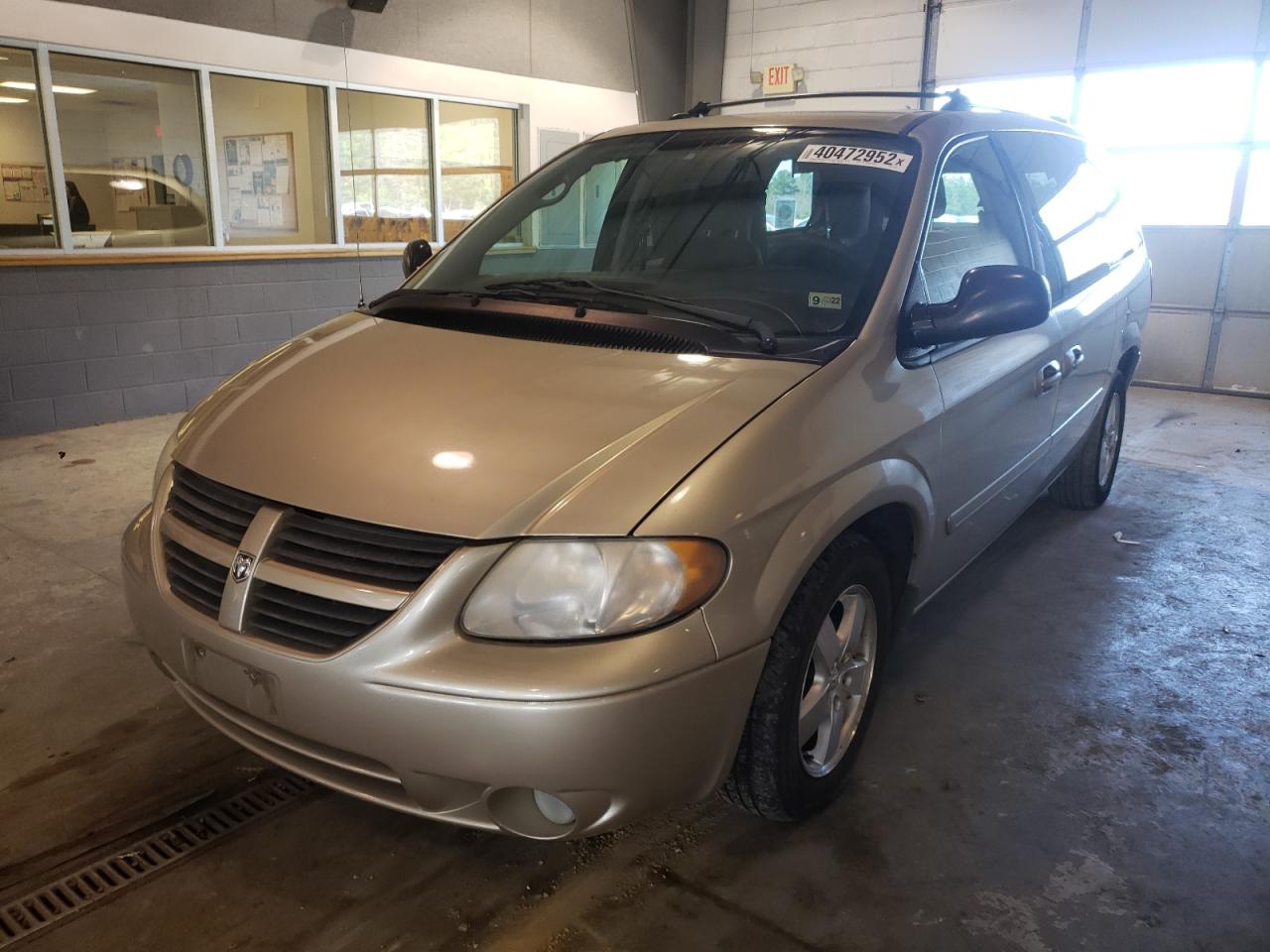 Photo 2 from auction – 2005 DODGE GRAND CARA with VIN 2D4GP44L15R411431