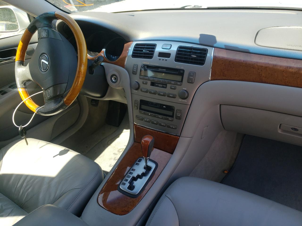 Photo 9 from auction – 2005 LEXUS ES 330 with VIN JTHBA30G955066463