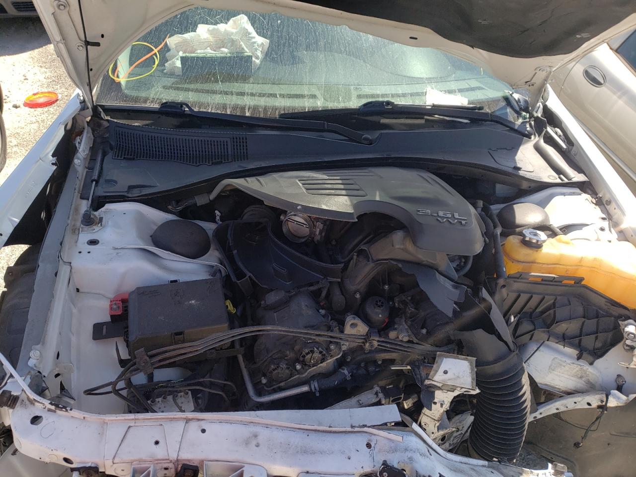 Photo 7 from auction – 2015 CHRYSLER 300C with VIN 2C3CCAEG4FH832952