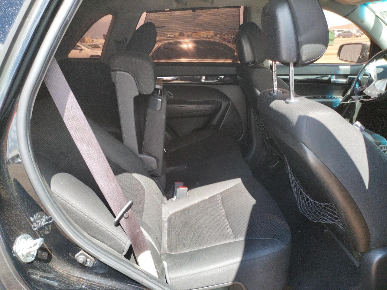 Photo 6 from auction – 2014 KIA SORENTO LX with VIN 5XYKTCA65EG496774