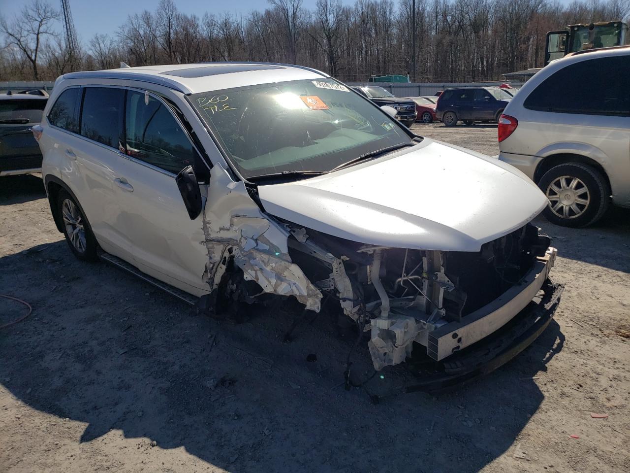 TOYOTA HIGHLANDER 2015 with VIN 5TDJKRFH4FS080683 - Photo from auction