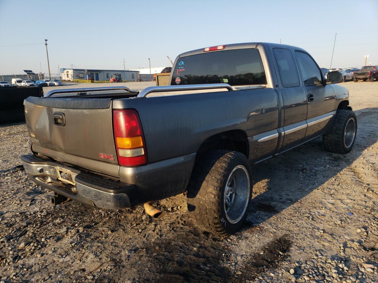 Photo 4 from auction – 2001 GMC NEW SIERRA with VIN 2GTEC19T211249843