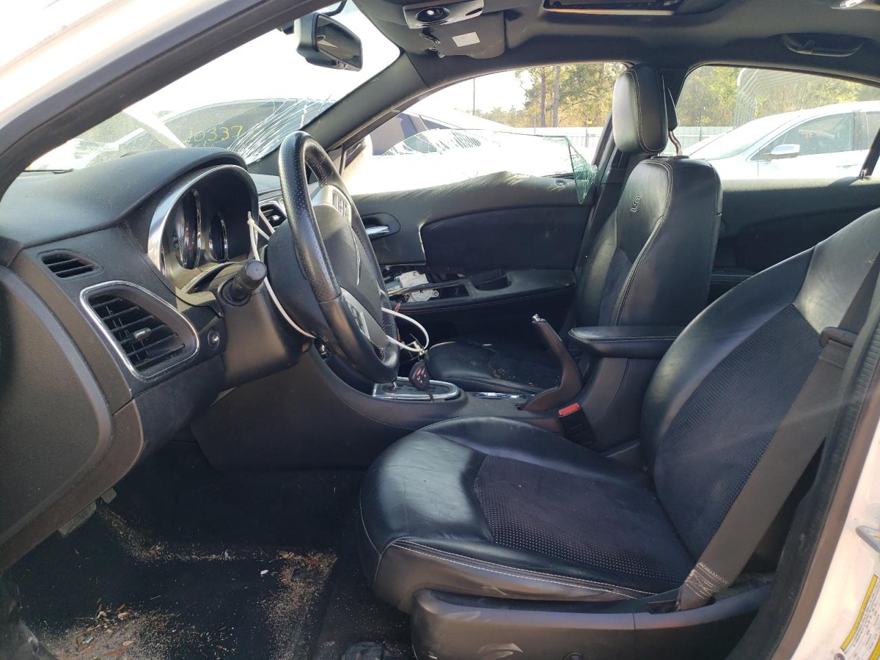 Photo 5 from auction – 2014 CHRYSLER 200 LIMITE with VIN 1C3CCBCG4EN136073