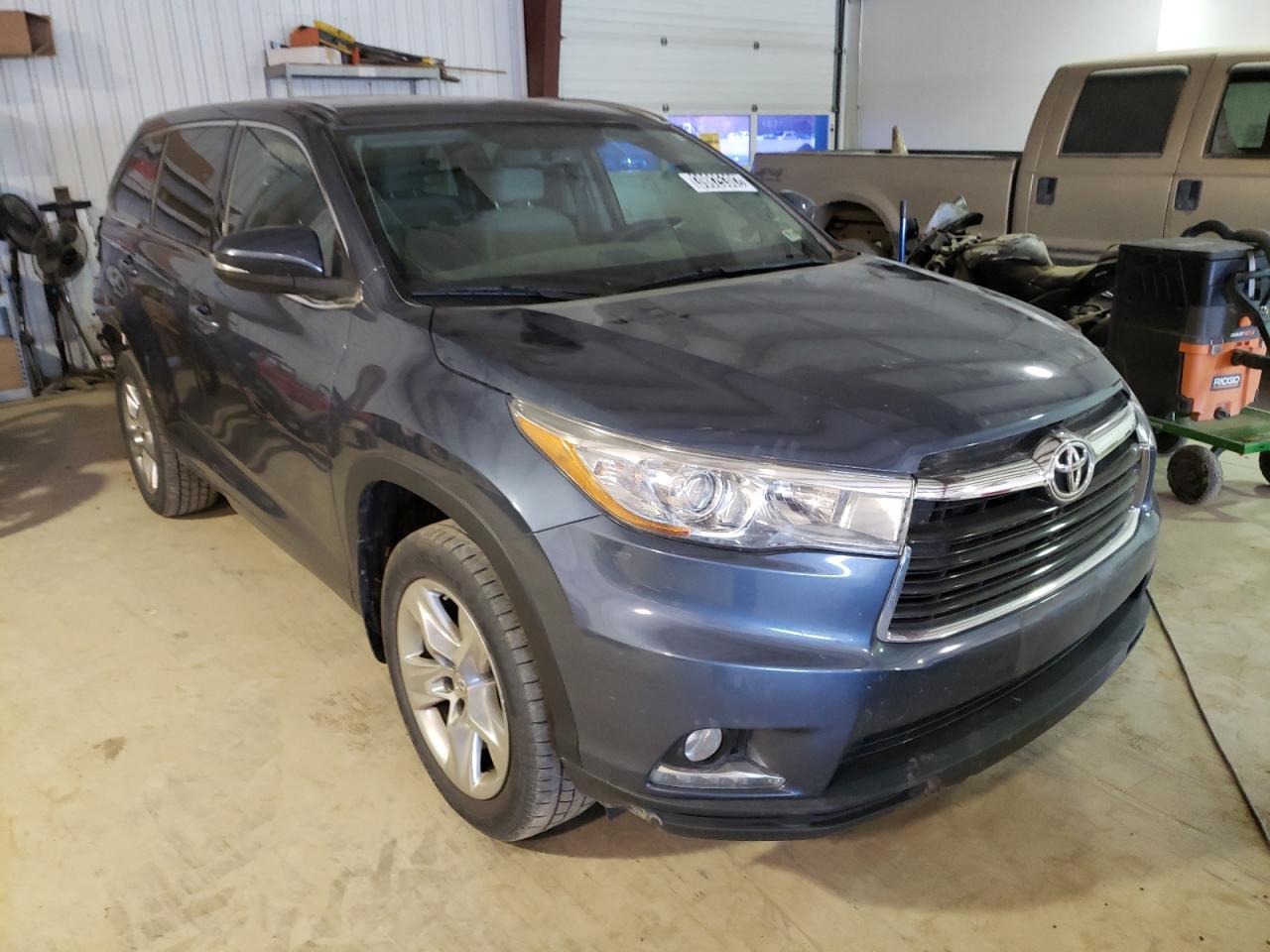 TOYOTA HIGHLANDER 2015 with VIN 5TDDKRFH5FS188226 - Photo from auction