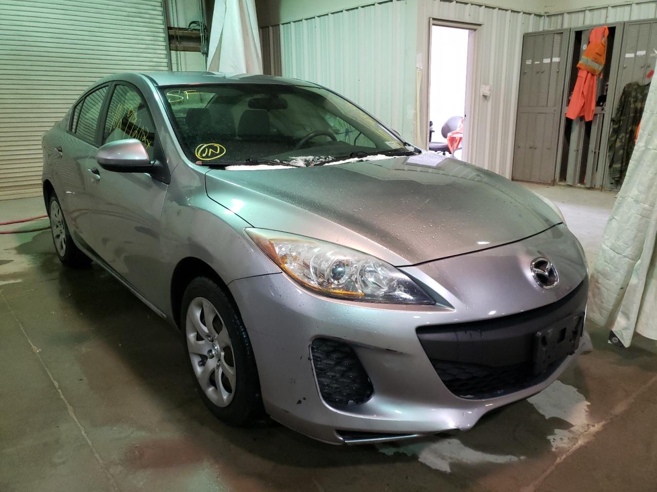 MAZDA 3 I 2013 with VIN JM1BL1TG8D1832877 - Photo from auction
