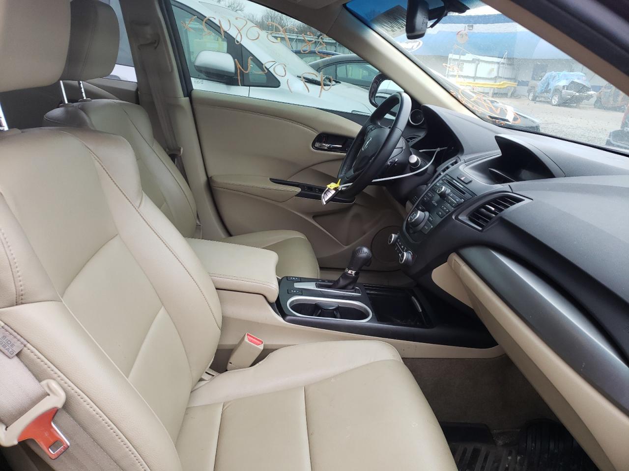 Photo 5 from auction – 2017 ACURA RDX with VIN 5J8TB4H38HL026676