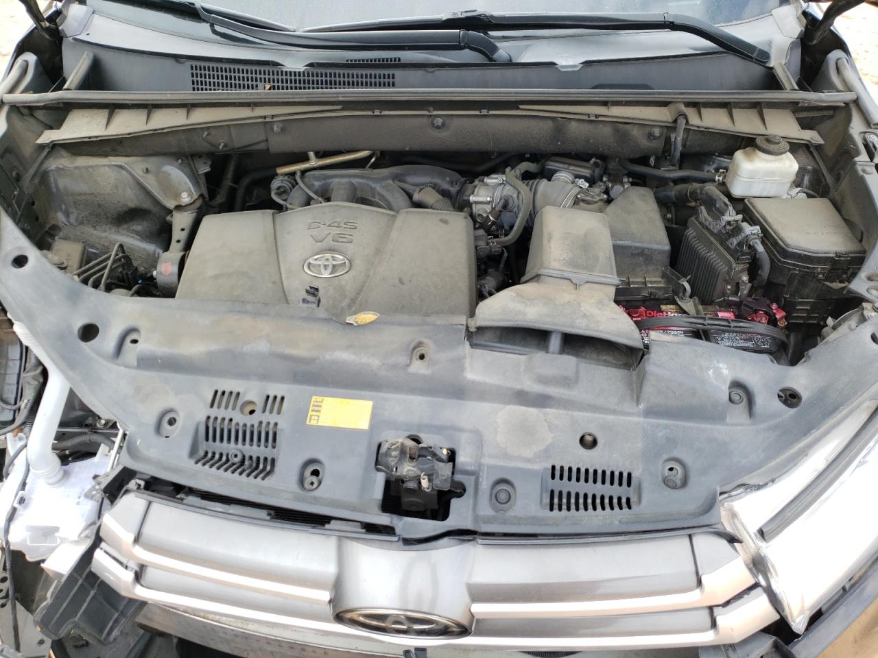 Photo 7 from auction – 2017 TOYOTA HIGHLANDER with VIN 5TDKZRFH4HS214269