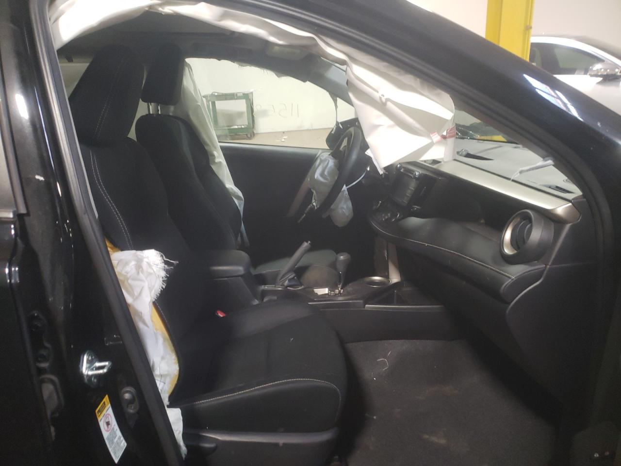Photo 5 from auction – 2015 TOYOTA RAV4 XLE with VIN 2T3RFREV9FW327824
