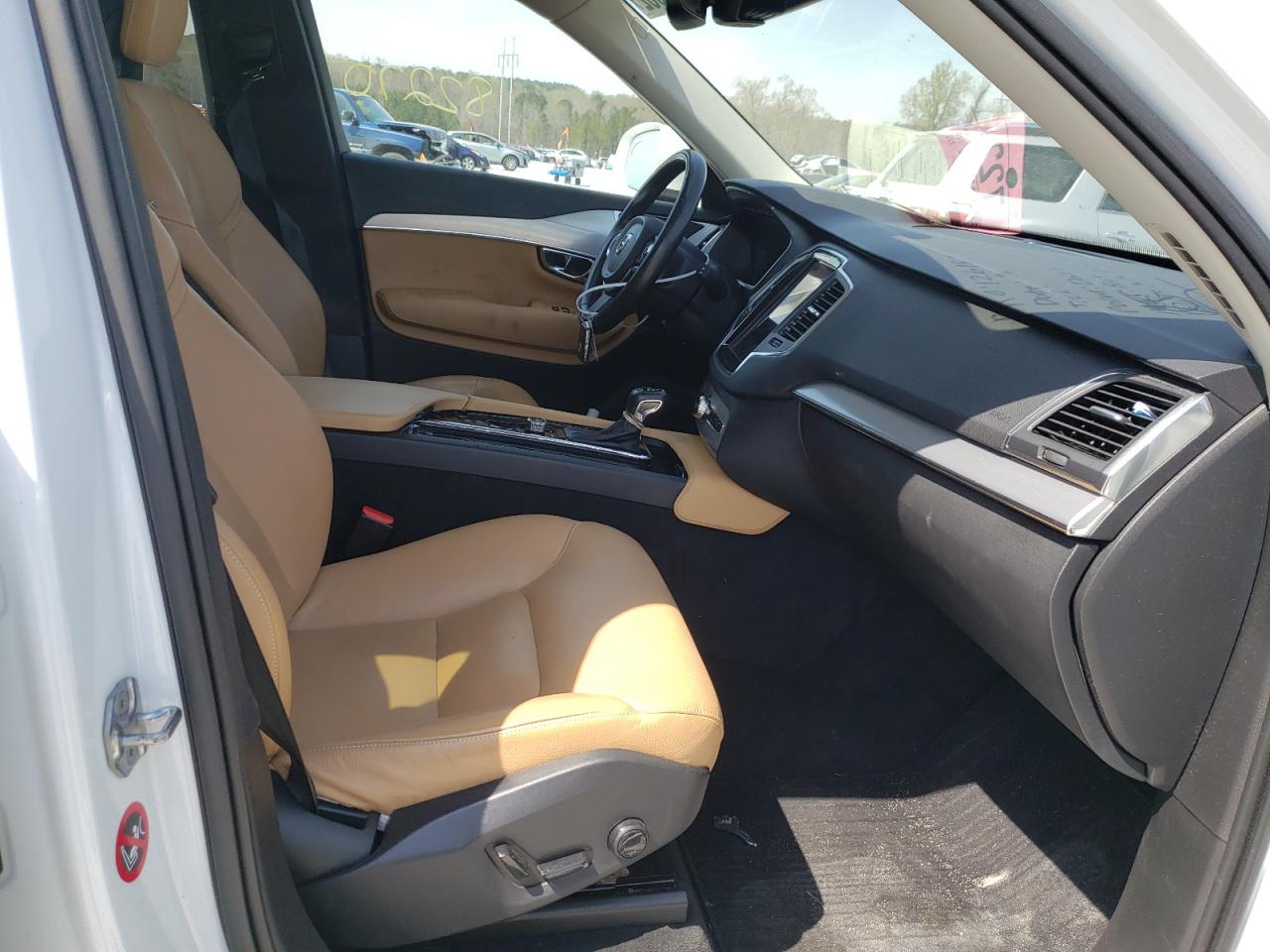 Photo 5 from auction – 2016 VOLVO XC90 T5 with VIN YV4102XK0G1070221