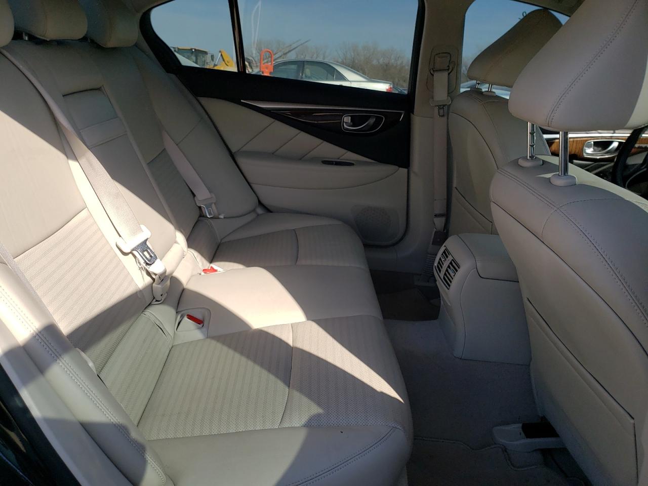 Photo 6 from auction – 2015 INFINITI Q50 BASE with VIN JN1BV7AR2FM401831