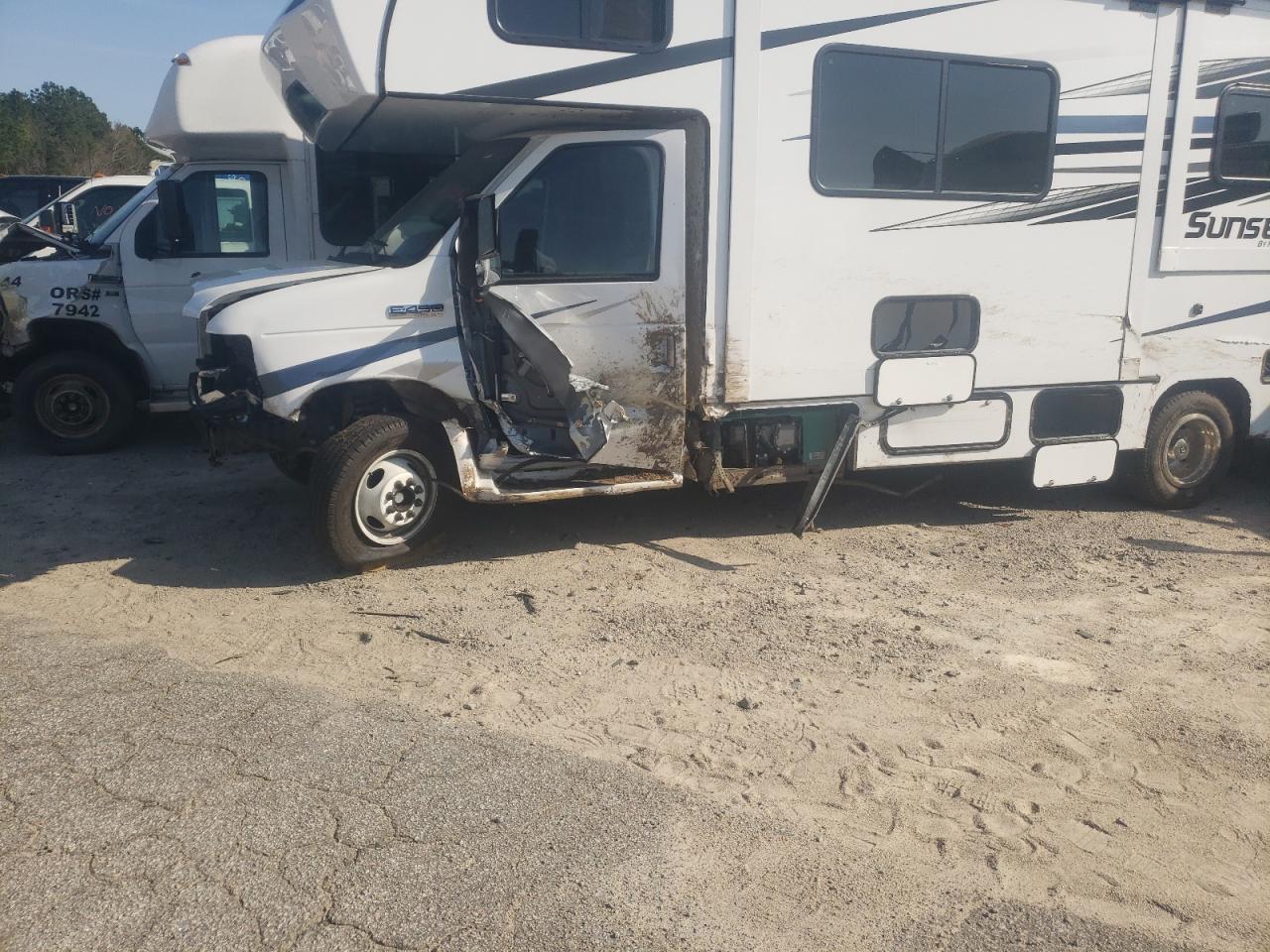 Photo 9 from auction – 2022 FORD ECONOLINE with VIN 1FDXE4FN9NDC16306