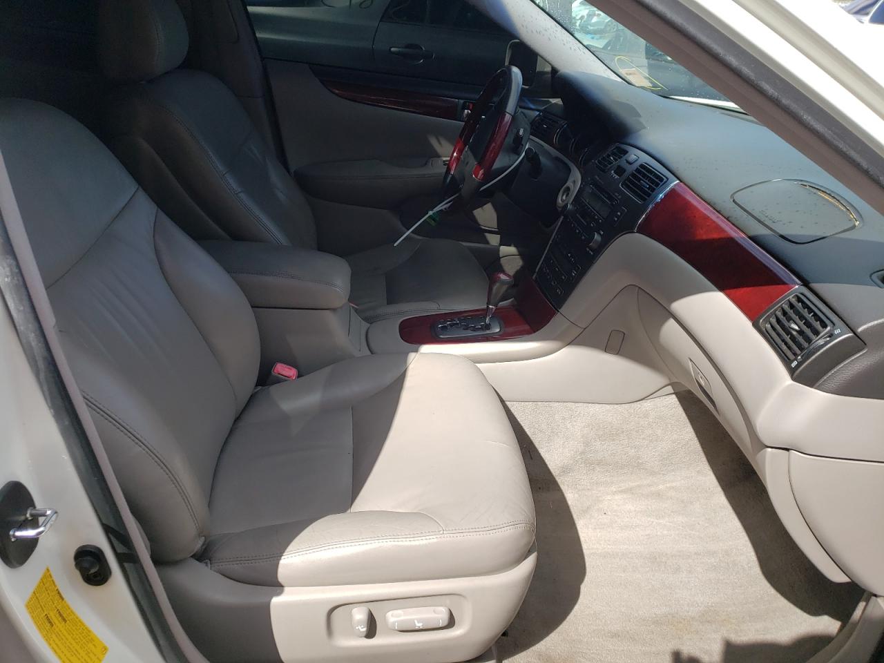 Photo 5 from auction – 2004 LEXUS ES 330 with VIN JTHBA30G445003804