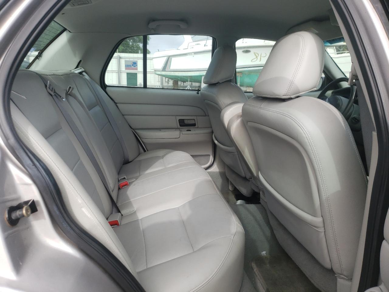 Photo 6 from auction – 2004 FORD CROWN VICT with VIN 2FAFP74W94X147668