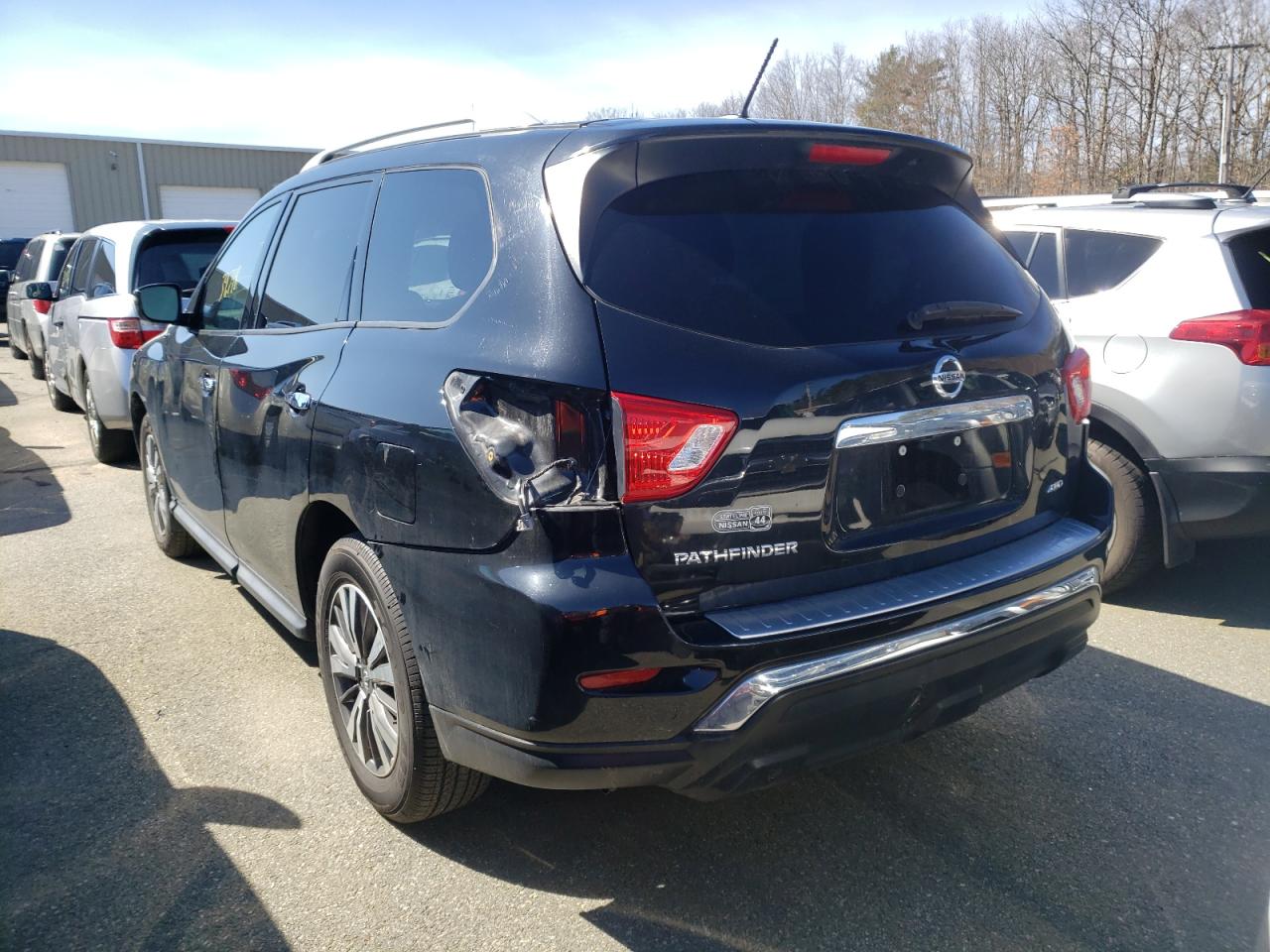 Photo 3 from auction – 2017 NISSAN PATHFINDER with VIN 5N1DR2MM7HC680467