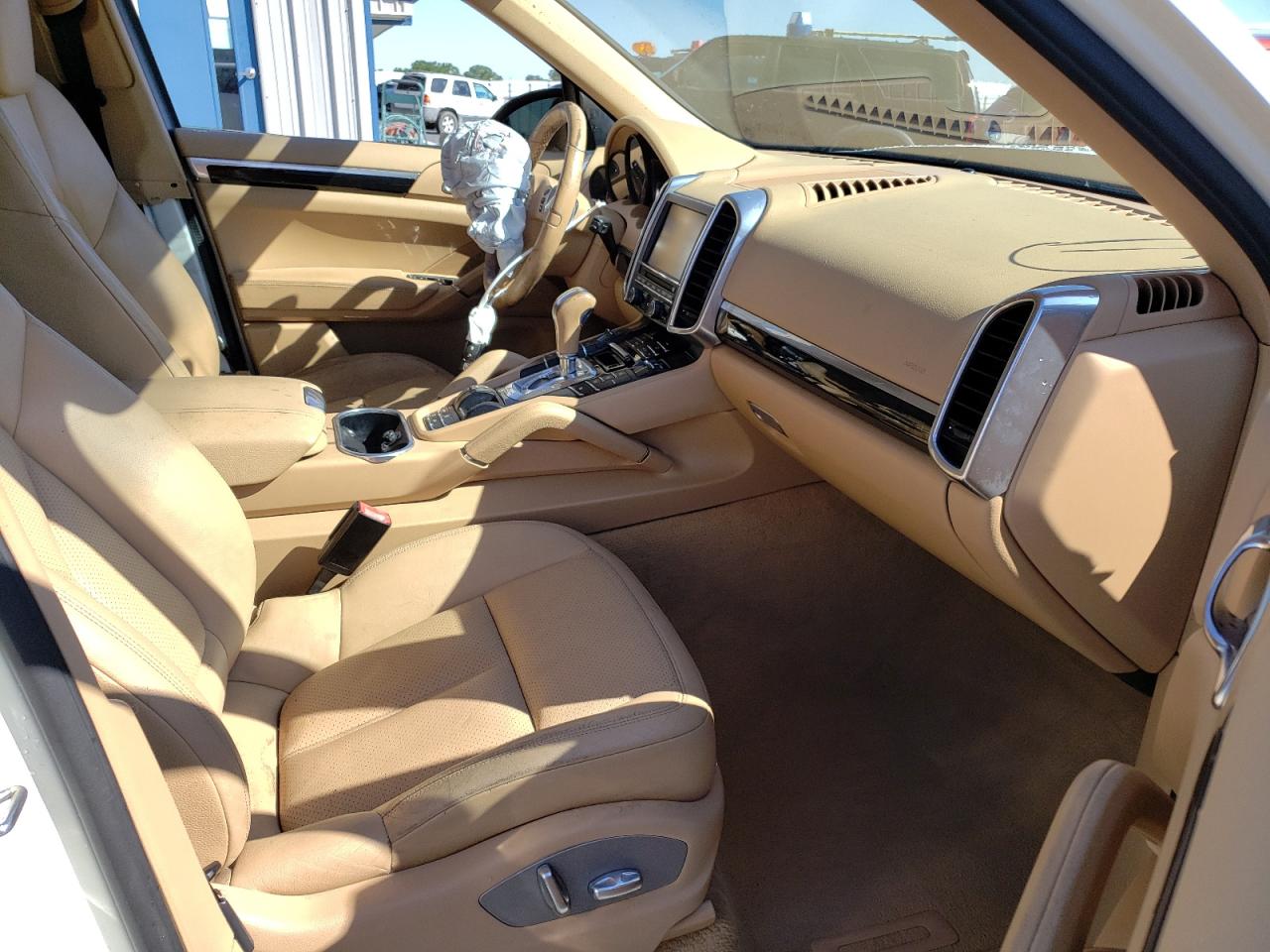 Photo 5 from auction – 2011 PORSCHE CAYENNE S with VIN WP1AB2A24BLA42424