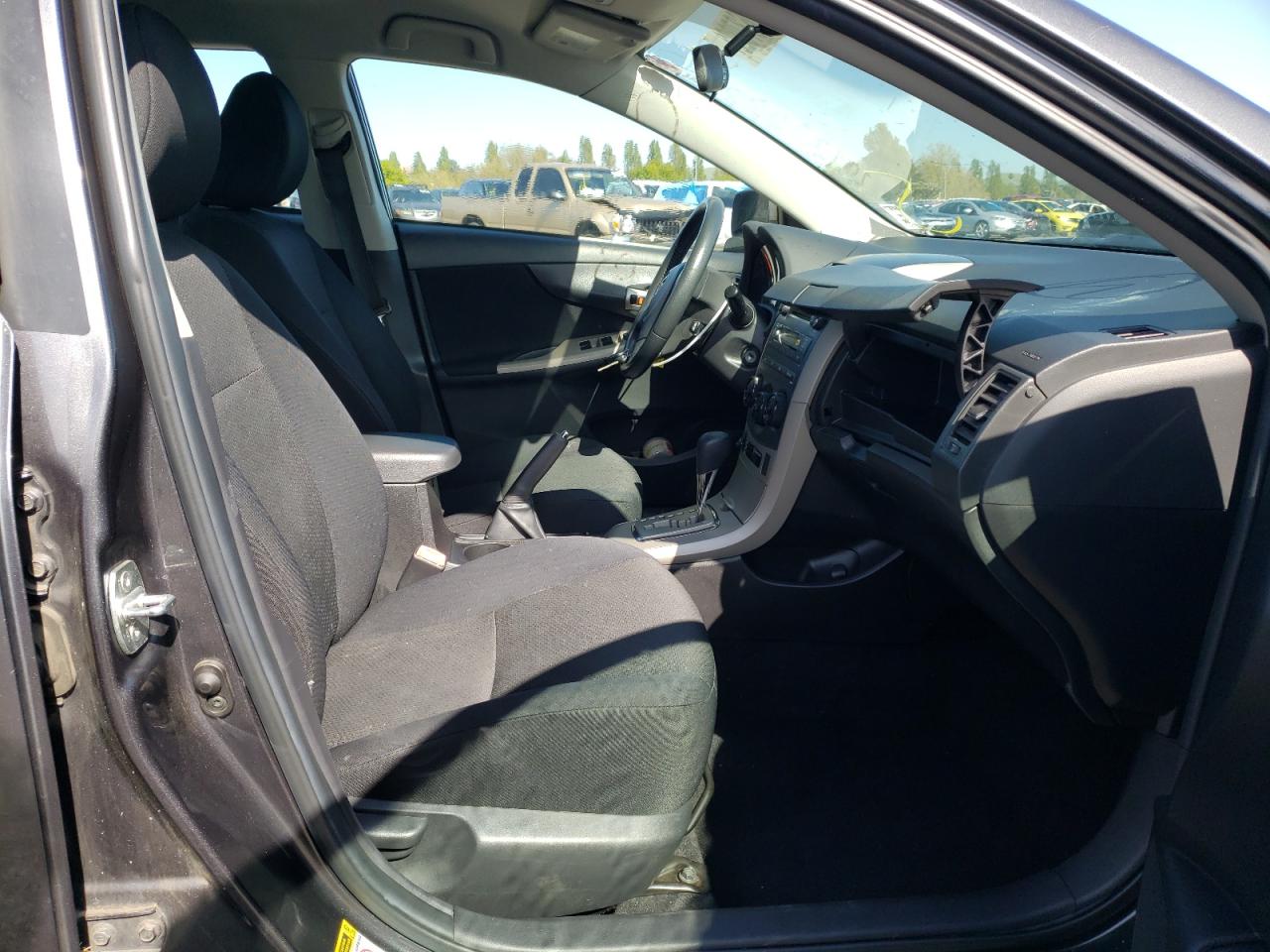Photo 5 from auction – 2010 TOYOTA COROLLA with VIN 2T1BU4EE3AC405625