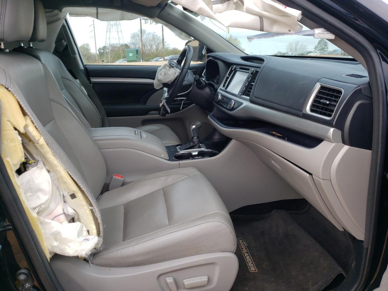 Photo 5 from auction – 2017 TOYOTA HIGHLANDER with VIN 5TDKZRFH4HS214269