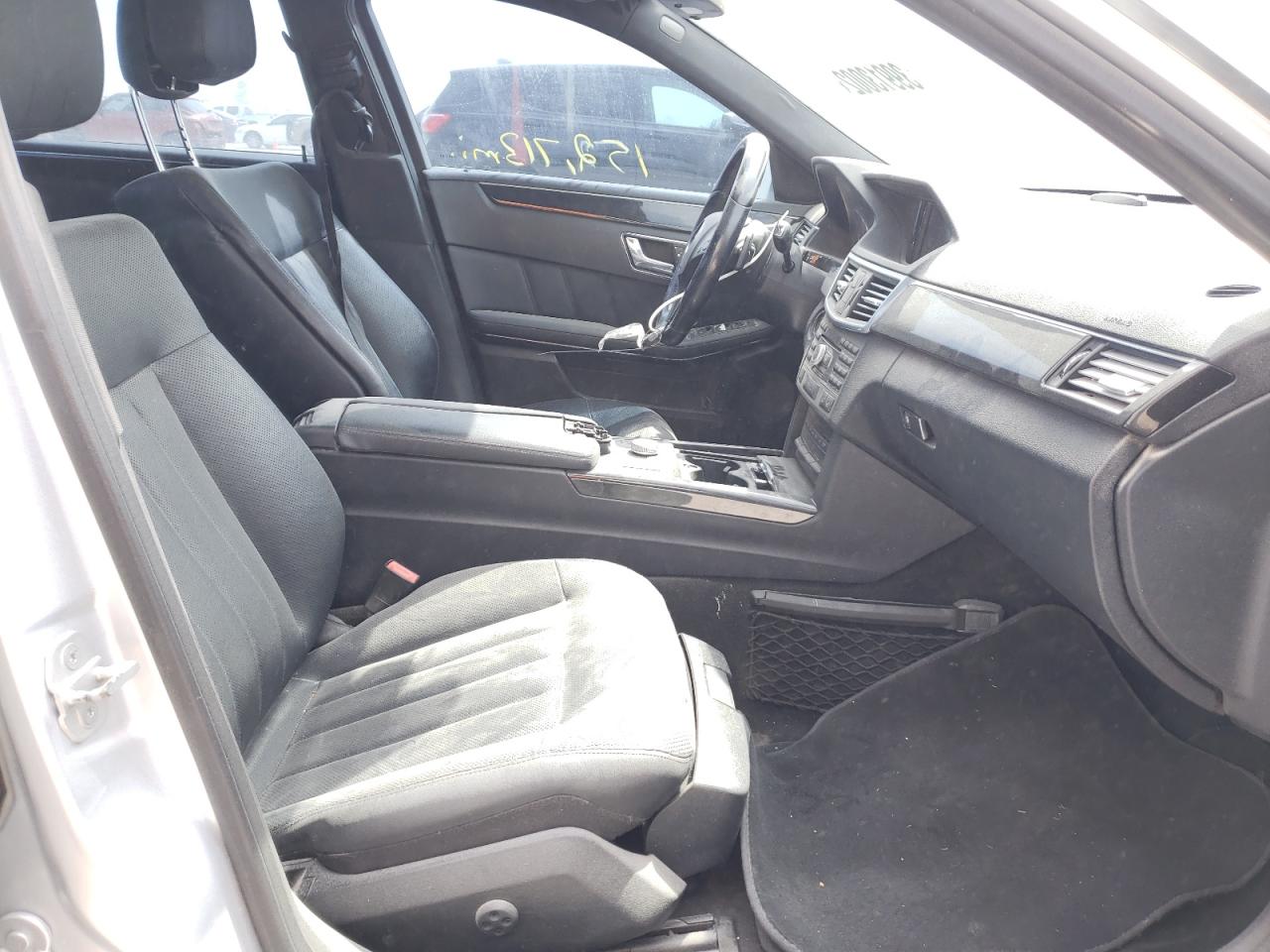 Photo 5 from auction – 2010 MERCEDES-BENZ E 550 with VIN WDDHF7CB3AA102160