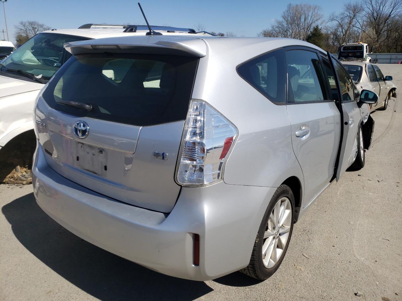 Photo 4 from auction – 2013 TOYOTA PRIUS V with VIN JTDZN3EU5D3224035