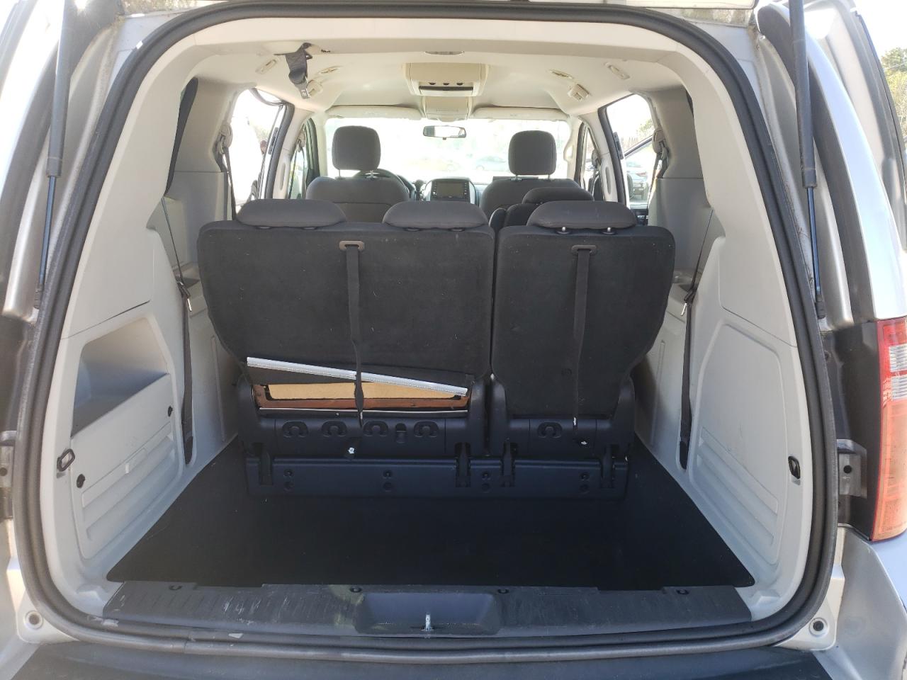 Photo 9 from auction – 2010 DODGE GRAND CARA with VIN 2D4RN4DE0AR102138