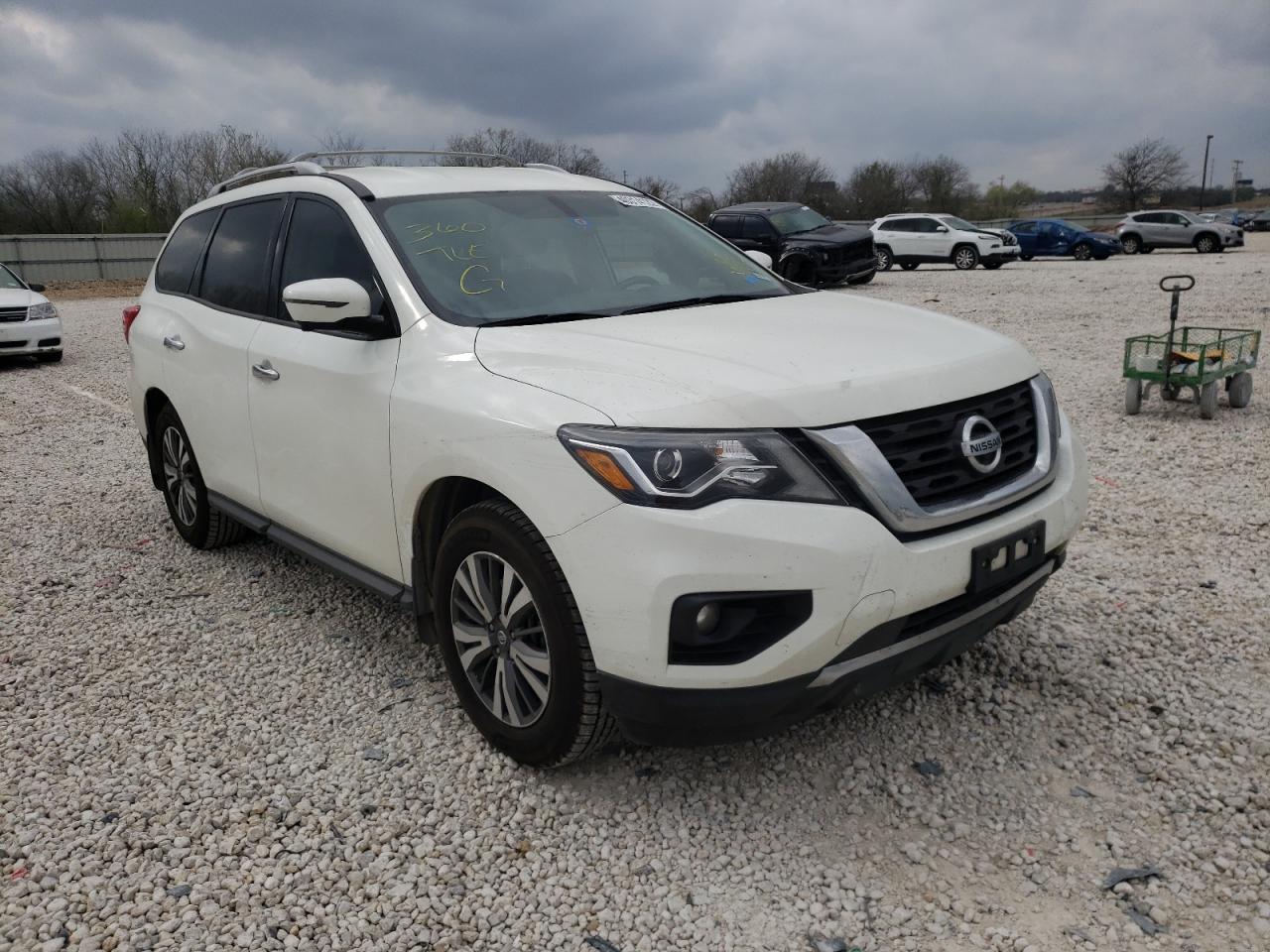 NISSAN PATHFINDER 2017 with VIN 5N1DR2MN5HC633477 - Photo from auction