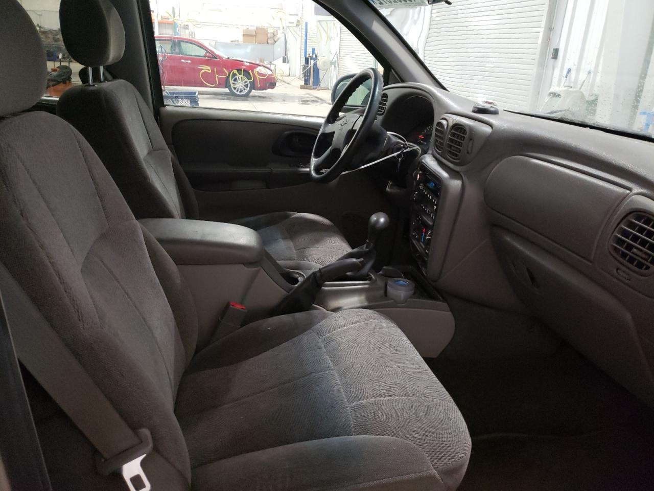 Photo 5 from auction – 2004 CHEVROLET TRAILBLAZE with VIN 1GNDT13S942246932