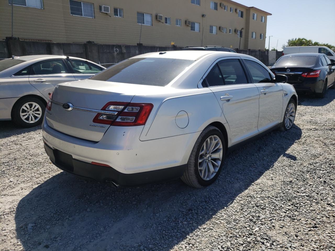 Photo 4 from auction – 2014 FORD TAURUS LIM with VIN 1FAHP2F85EG133378