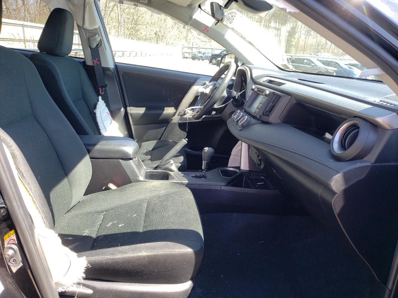 Photo 5 from auction – 2018 TOYOTA RAV4 LE with VIN 2T3BFREV4JW706854