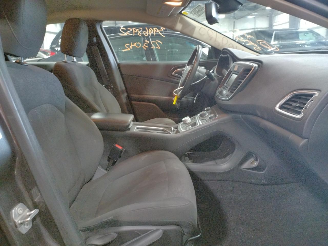 Photo 5 from auction – 2015 CHRYSLER 200 LIMITE with VIN 1C3CCCABXFN723988