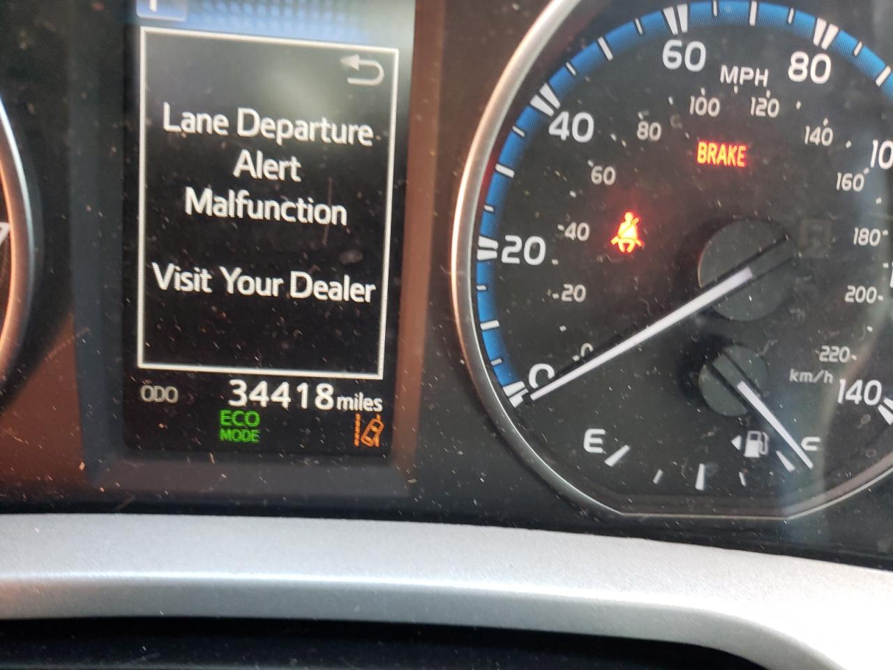 Photo 8 from auction – 2018 TOYOTA RAV4 LE with VIN 2T3BFREV4JW706854