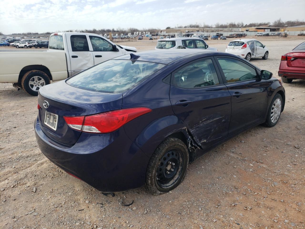 Photo 4 from auction – 2012 HYUNDAI ELANTRA GL with VIN 5NPDH4AE1CH138908