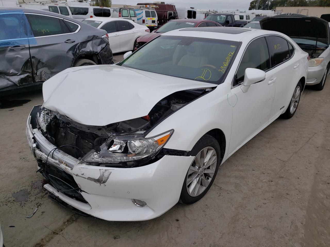 Photo 2 from auction – 2014 LEXUS ES 300H with VIN JTHBW1GG6E2046894
