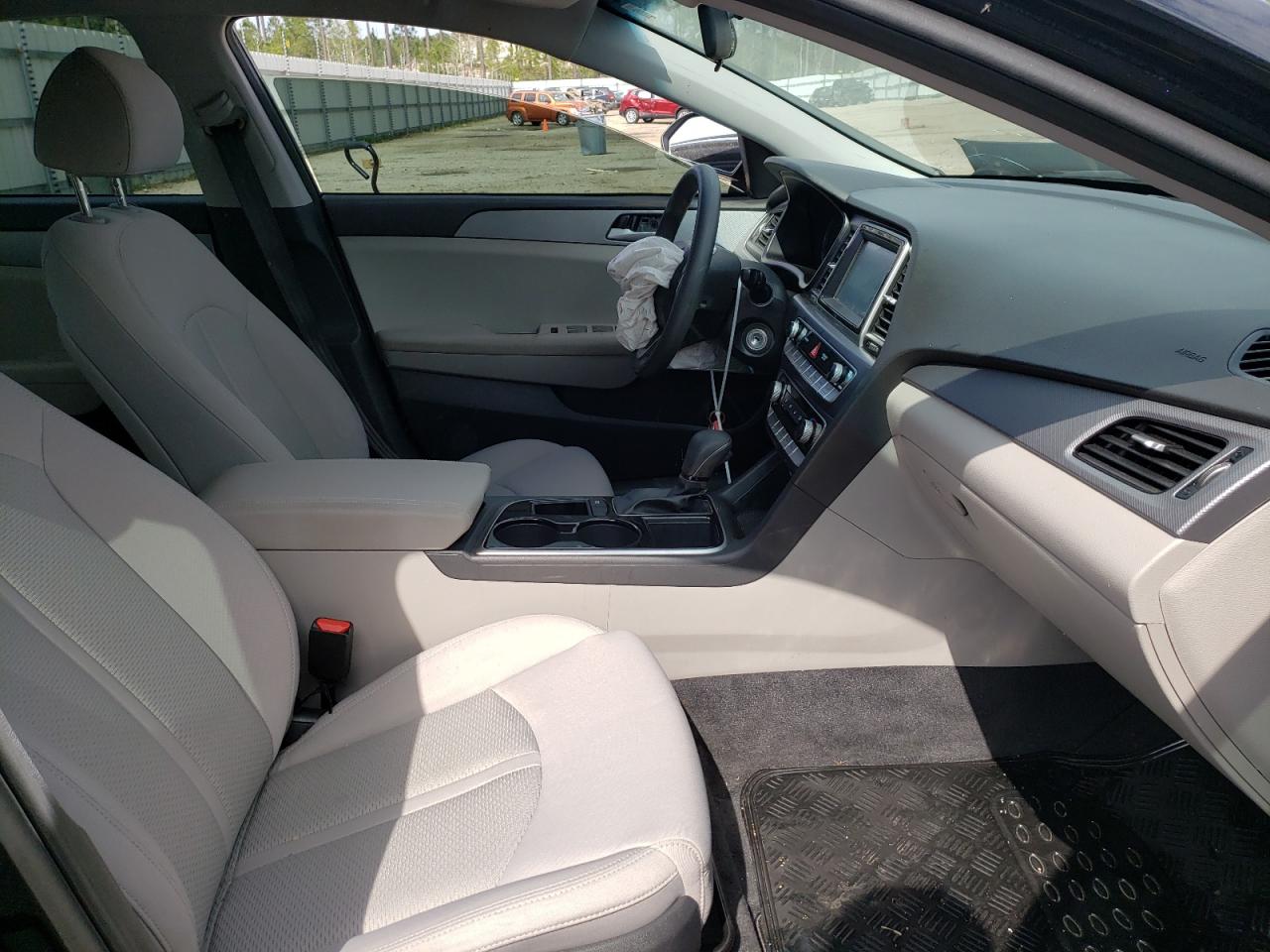 Photo 5 from auction – 2019 HYUNDAI SONATA SE with VIN 5NPE24AF7KH794737