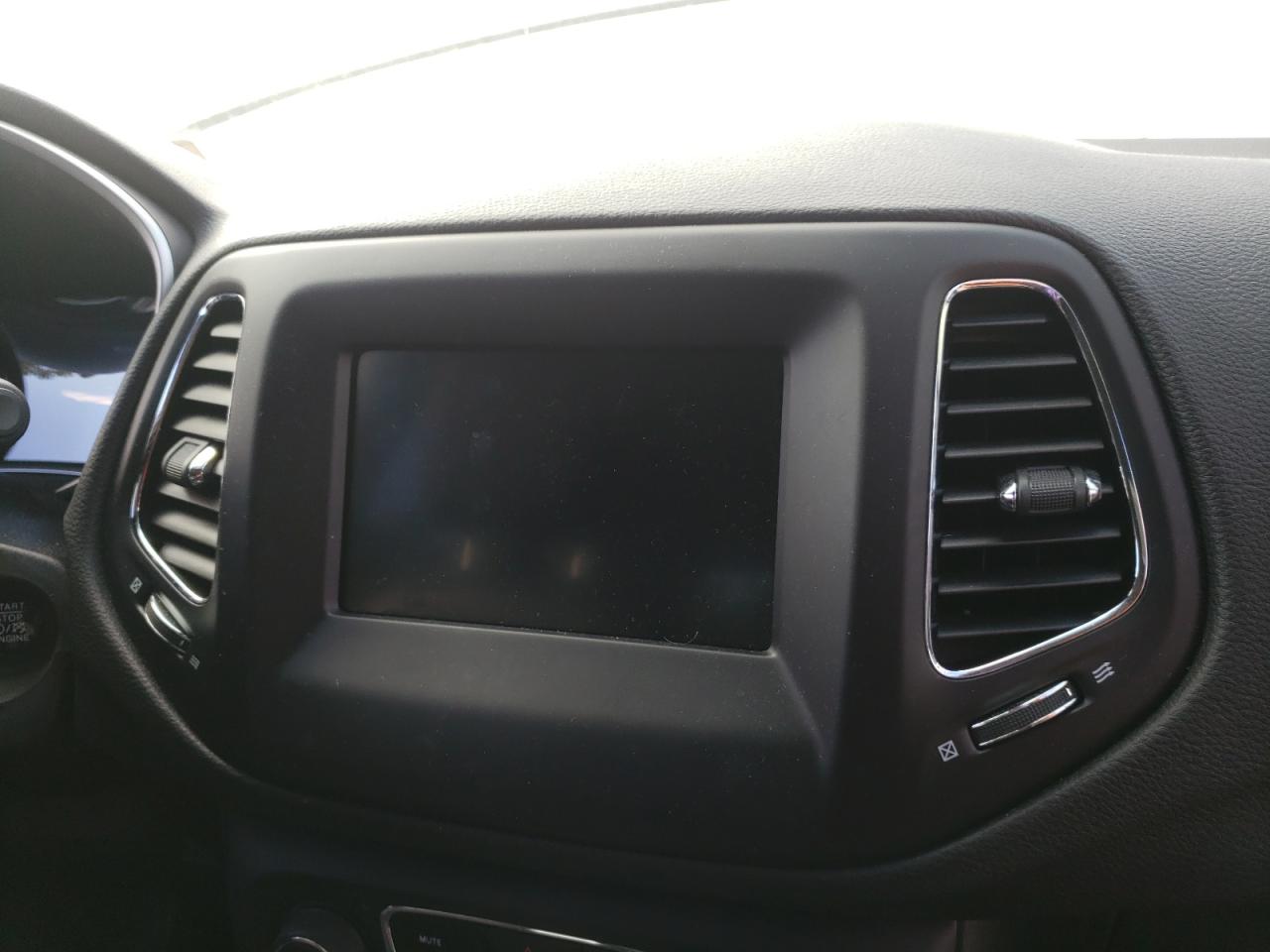 Photo 9 from auction – 2018 JEEP COMPASS LA with VIN 3C4NJDBB0JT282394