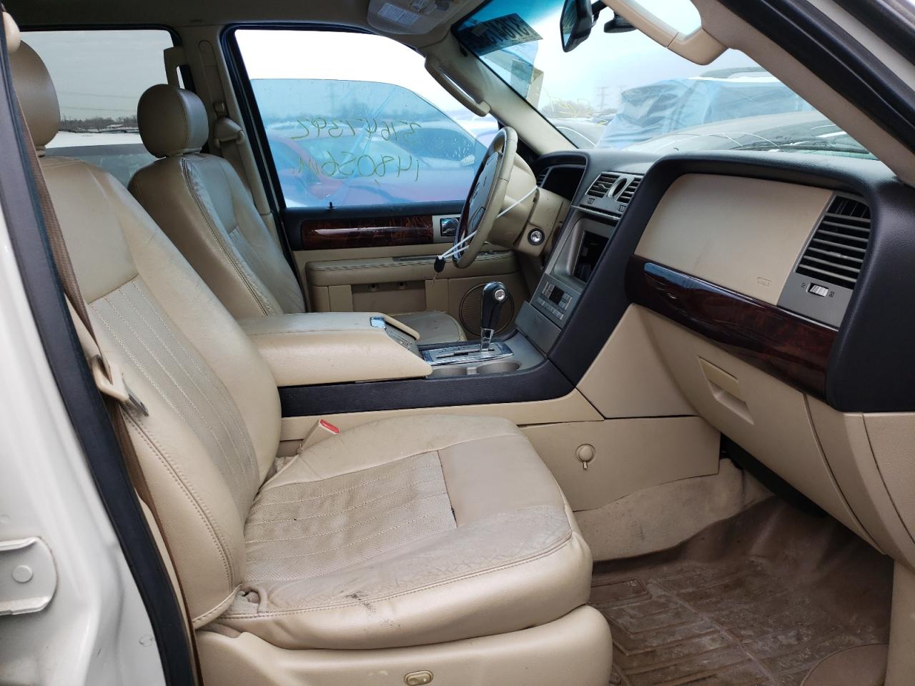 Photo 5 from auction – 2006 LINCOLN NAVIGATOR with VIN 5LMFU27546LJ12585