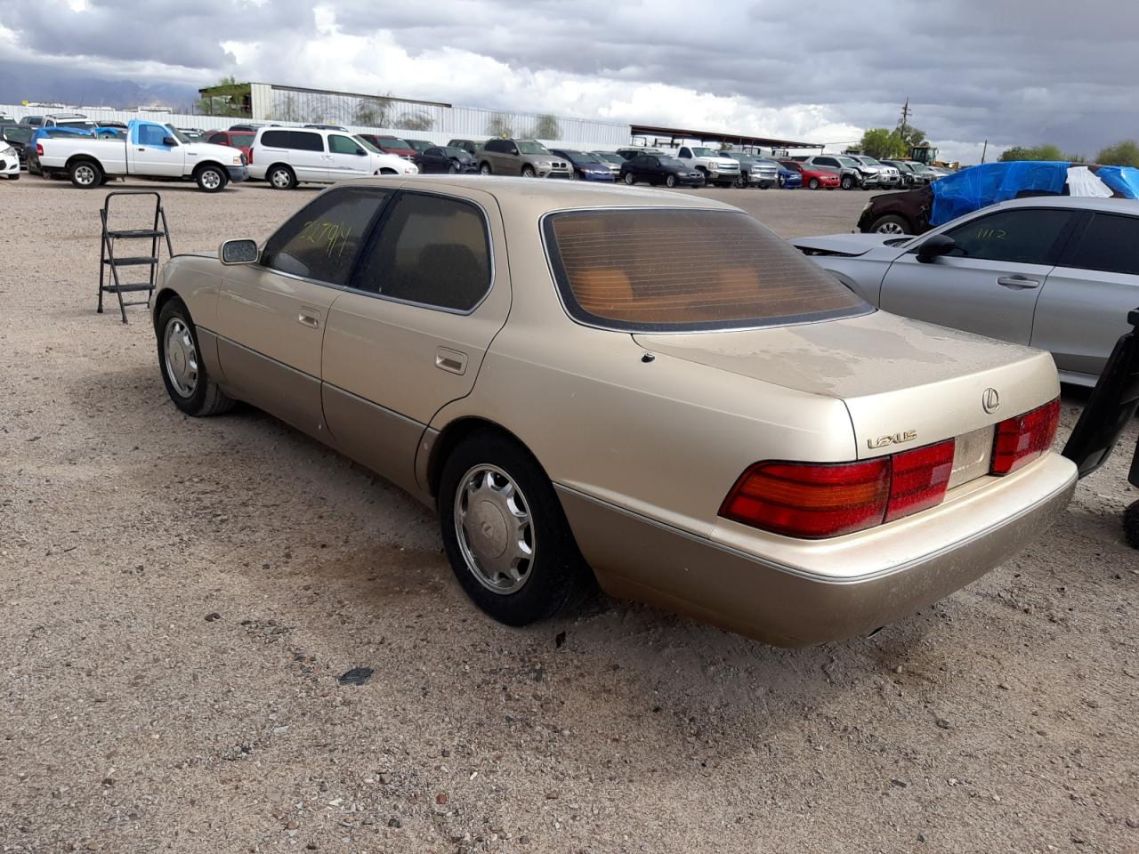 Photo 3 from auction – 1993 LEXUS LS 400 with VIN JT8UF11E1P0175589