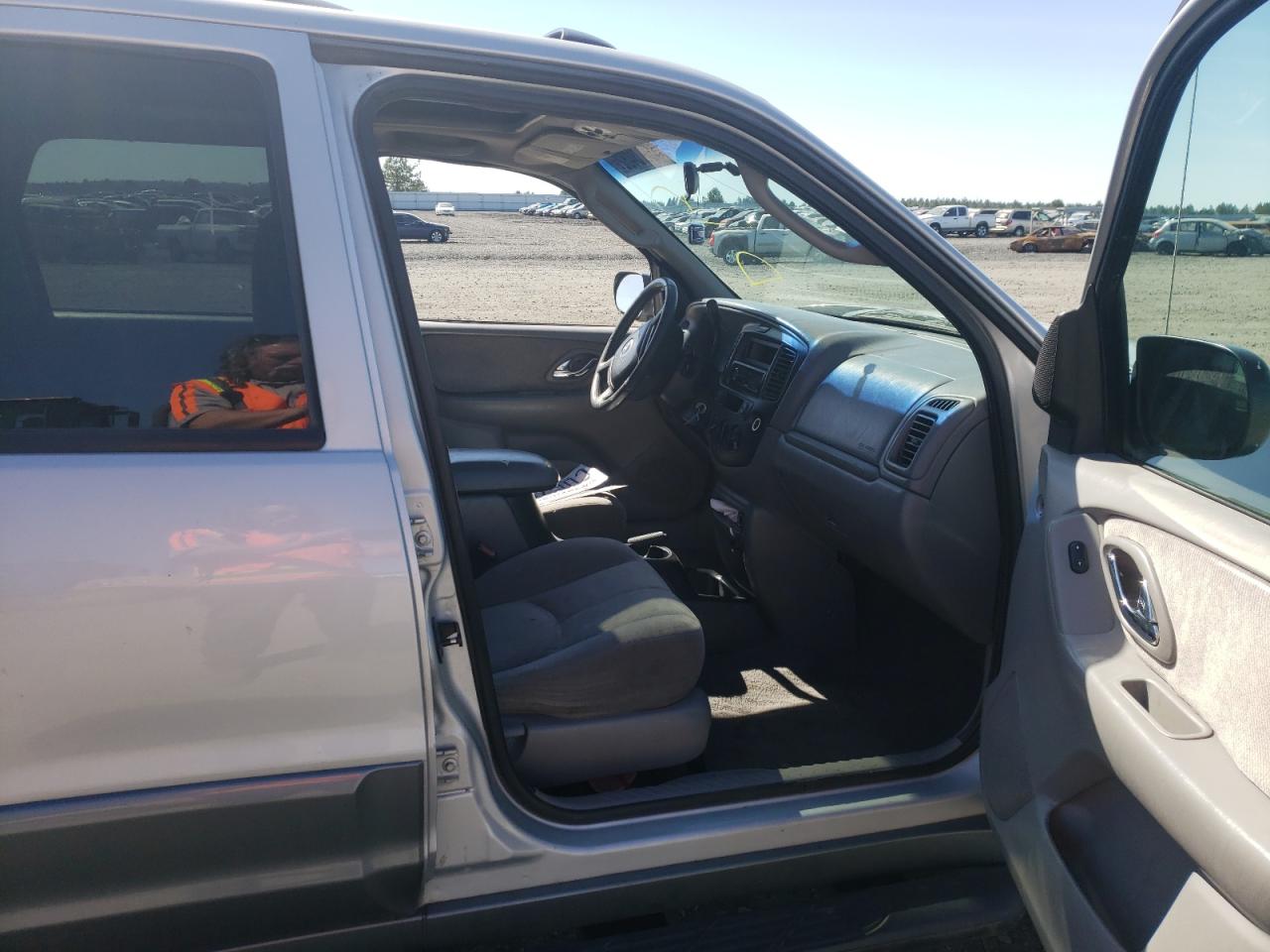 Photo 5 from auction – 2002 MAZDA TRIBUTE LX with VIN 4F2YU08172KM09866
