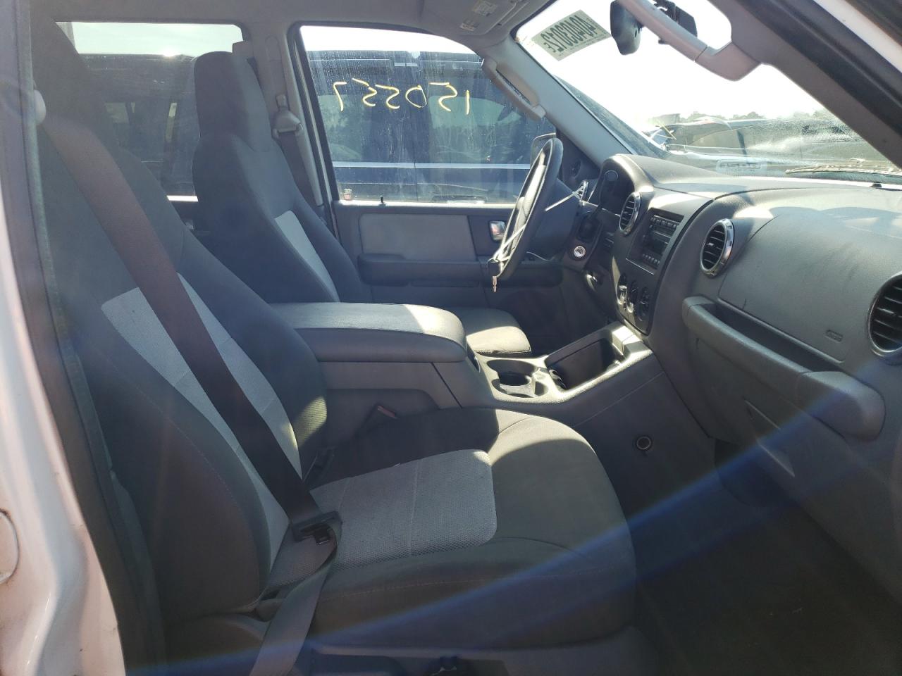 Zdjęcie 5 z aukcji – 2004 FORD EXPEDITION z VIN 1FMPU15L24LA74676