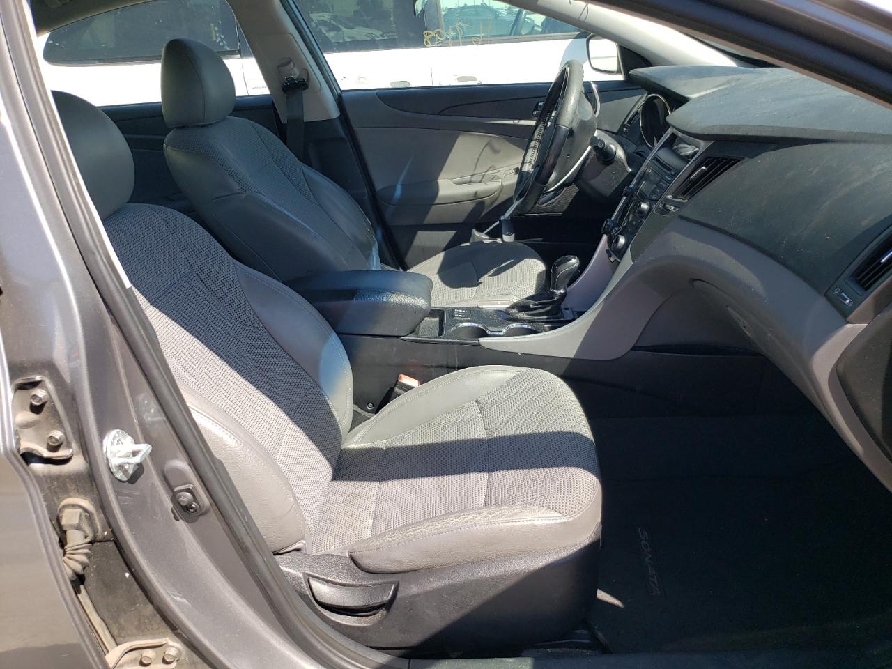 Photo 5 from auction – 2013 HYUNDAI SONATA SE with VIN 5NPEC4AC2DH653578